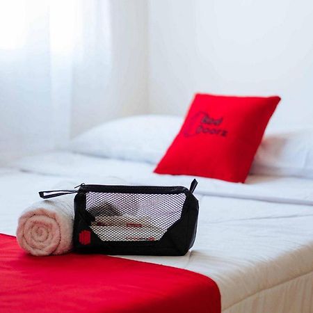 Reddoorz At Tanakatto Homestay ワイカブバック エクステリア 写真