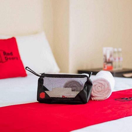 Reddoorz At Tanakatto Homestay ワイカブバック エクステリア 写真